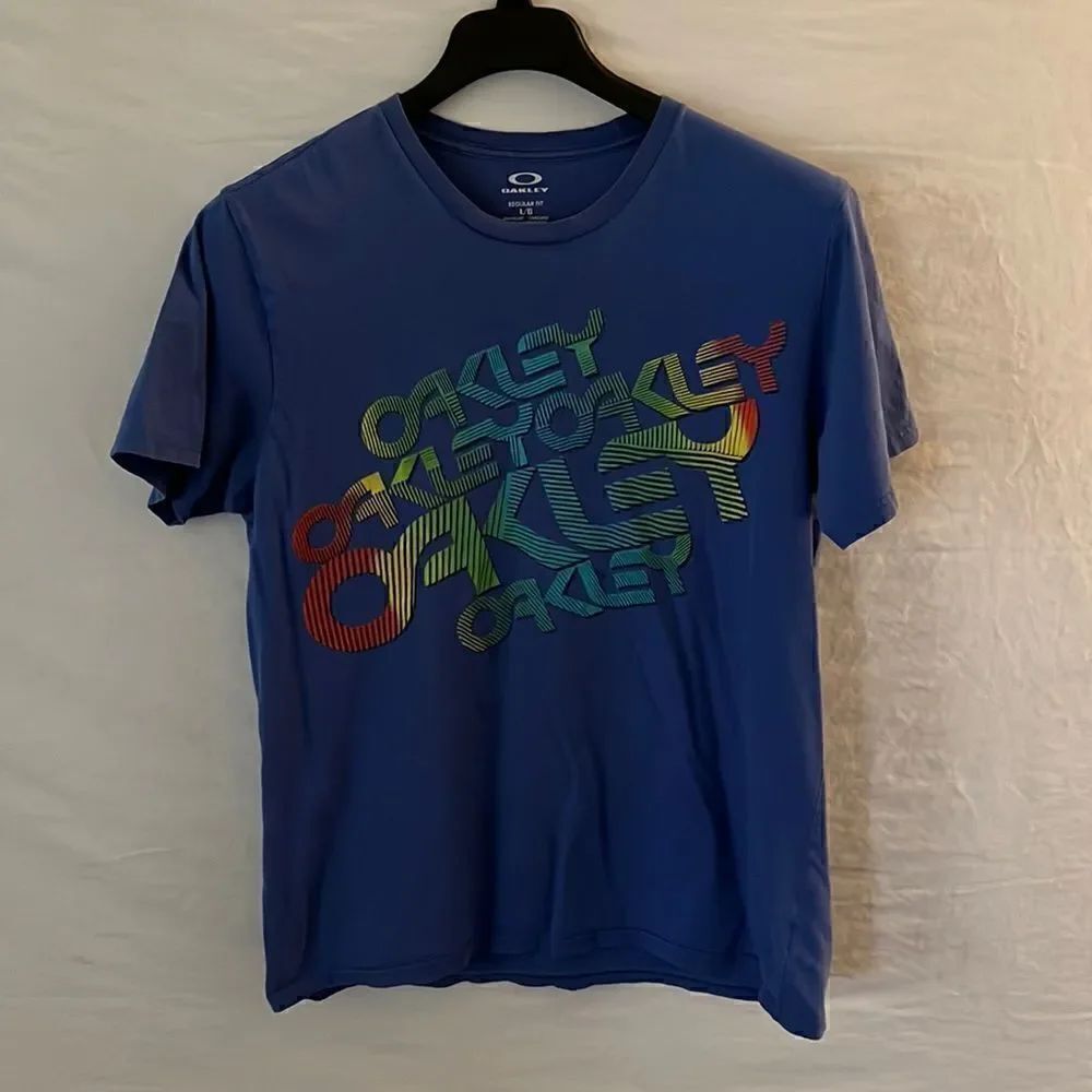 Oakley brand t-shirt for sale, size Large